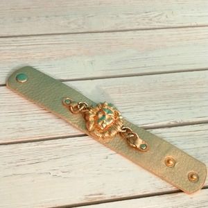 Lion Gold Faux Leather Snap Bracelet